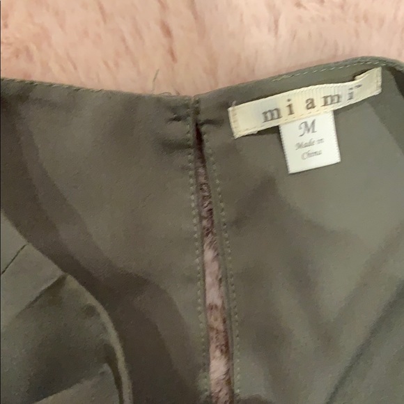 5 for $25🎈 Francescas collections MIAMI cold shoulder dress - Picture 4 of 5